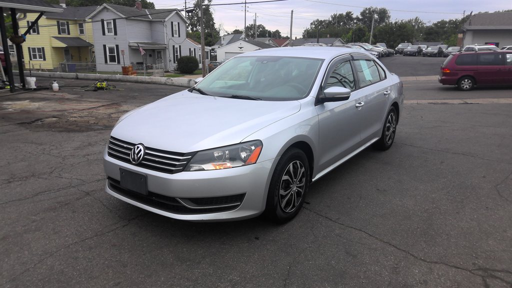 2015 Volkswagen Passat 1.8T S DSG PZEV's photo