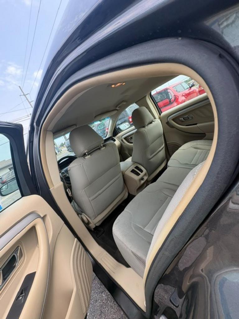 2018 Ford Taurus SE - Photo 6