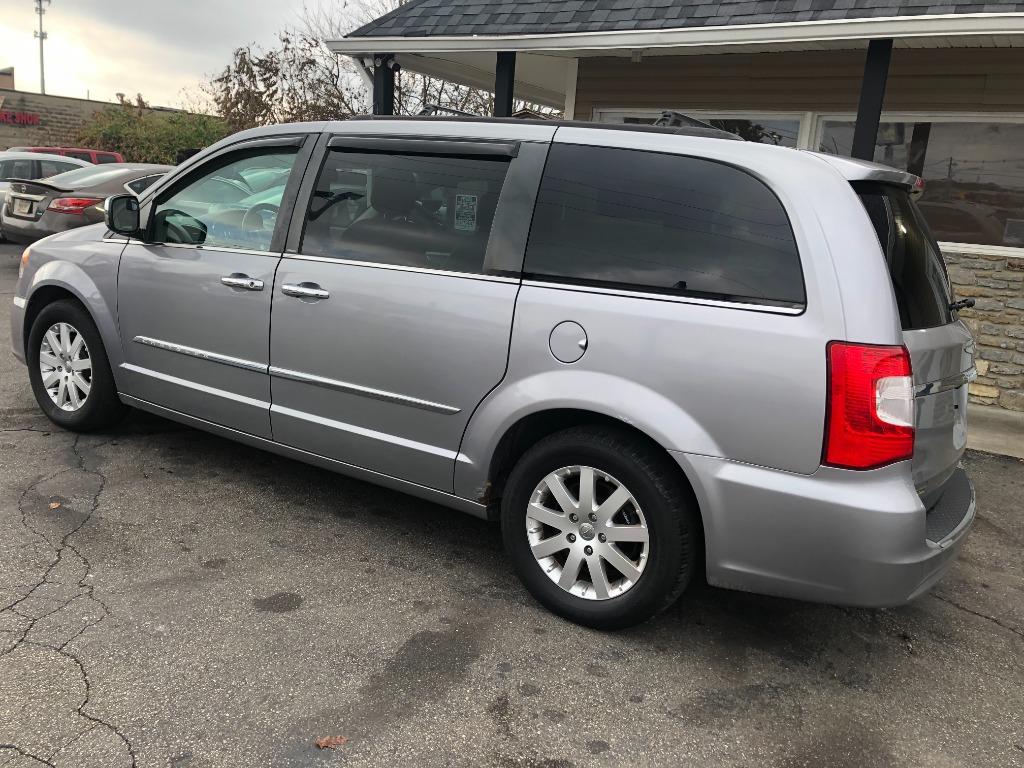 2014 Chrysler Town & Country Touring - Photo 8