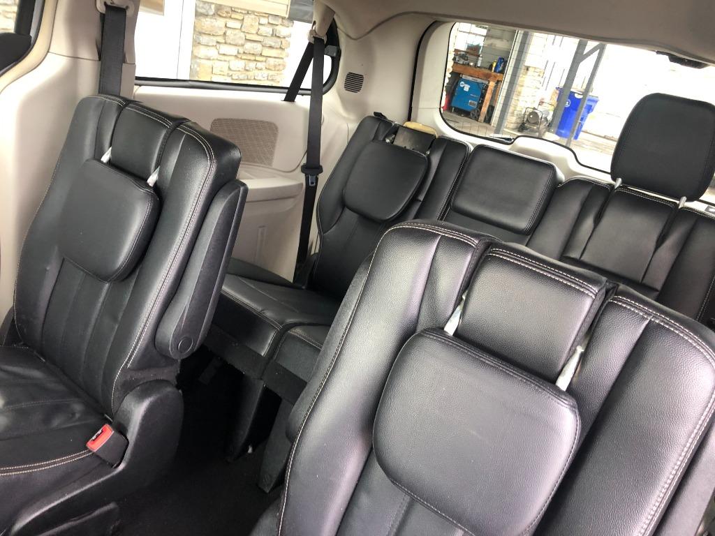 2014 Chrysler Town & Country Touring - Photo 18
