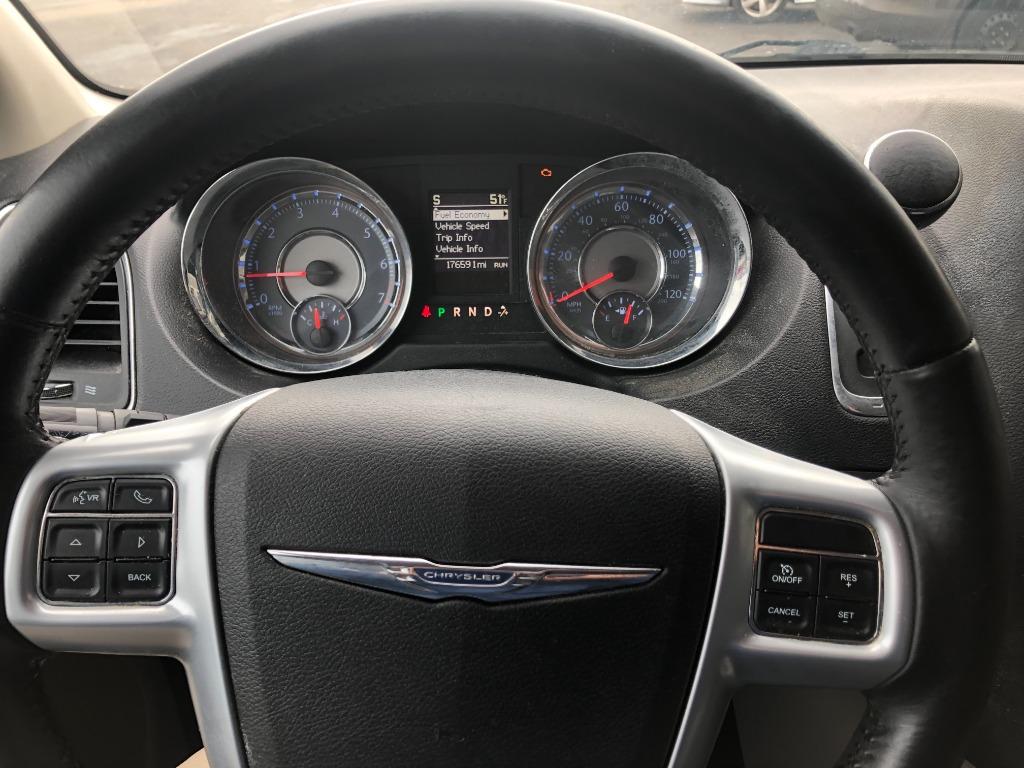 2014 Chrysler Town & Country Touring - Photo 12