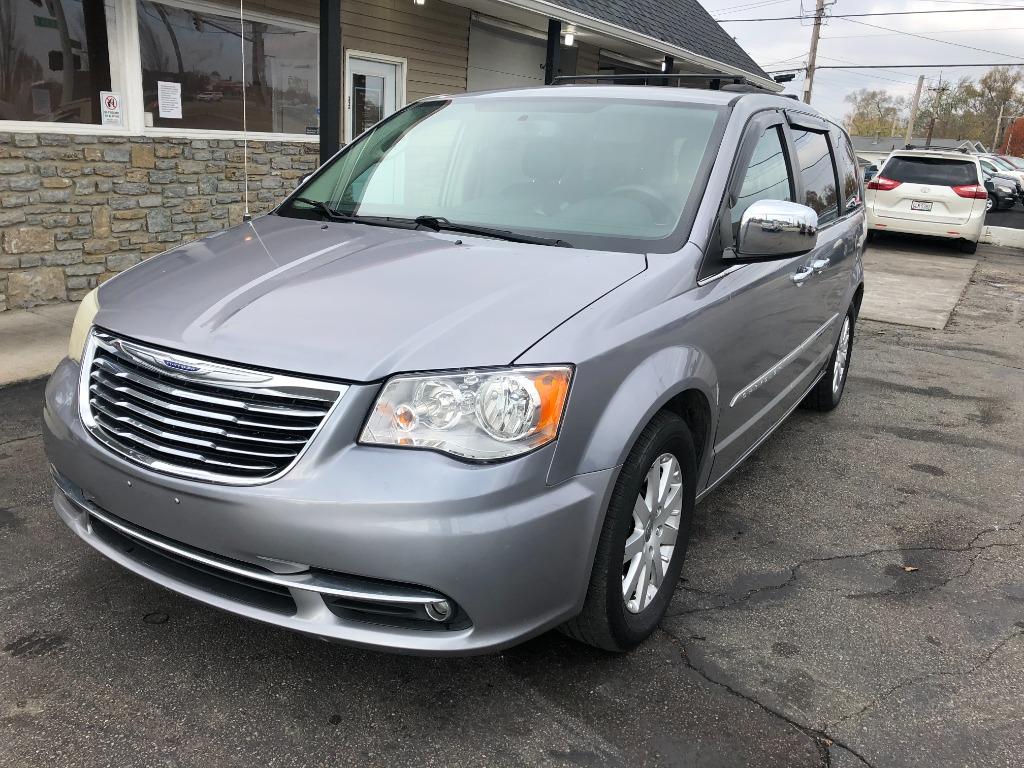 2014 Chrysler Town & Country Touring - Photo 11