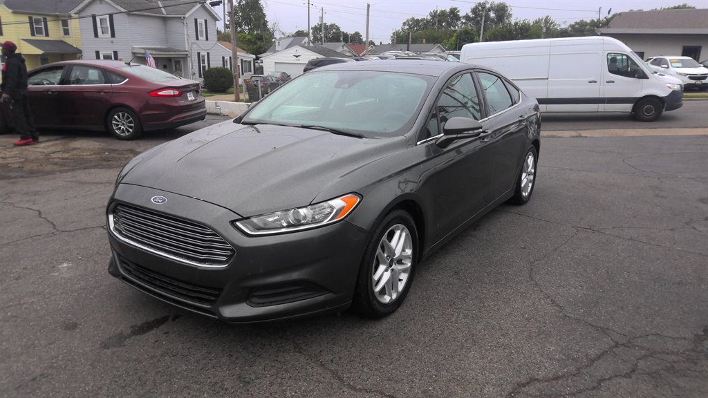 2016 Ford Fusion SE FWD's photo