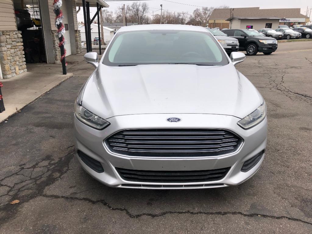 2016 Ford Fusion SE's photo